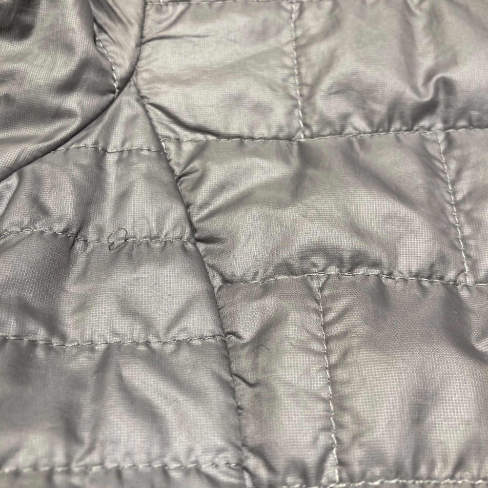 W's Patagonia Nano Puff Hoodie Jacket - Picture 8 of 9